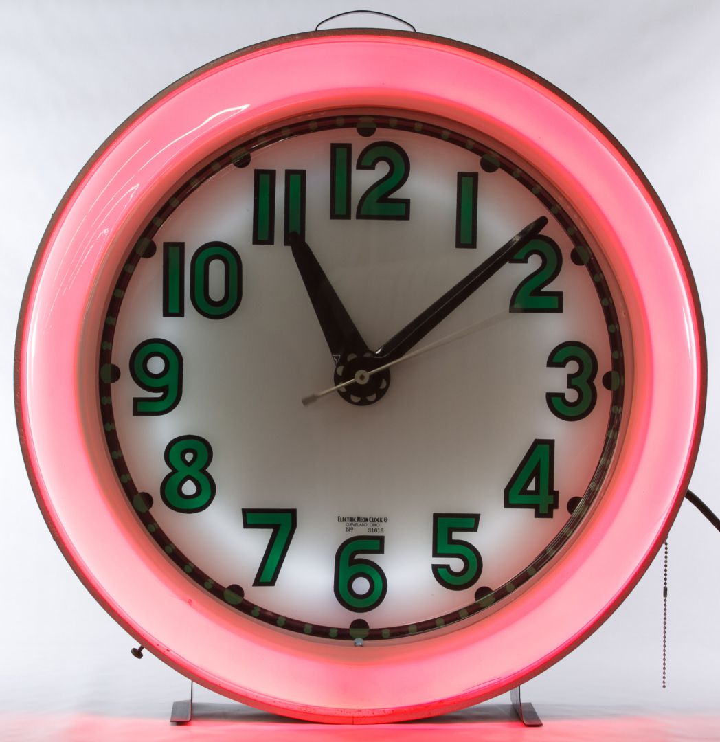 Lot 146 Electric Neon Clock by Electric Neon Clock Co. Leonard