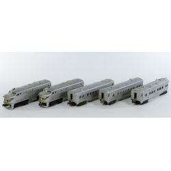 Lionel Union Pacific 2033 Diesel Engines with (3) Passenger Cars