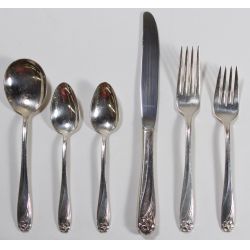 1847 Rogers Bros. "Daffodil" Silverplate Flatware Service for Twelve
