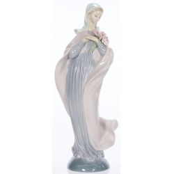 Lladro "Madonna with Flowers" #5171 Active Glazed Finish with original box